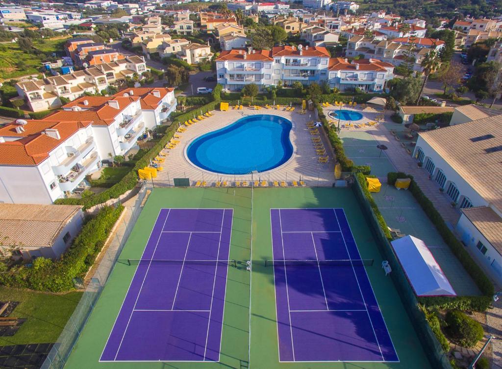 Pool View 2 Bedroom 1st Floor Apartment, Oasis Parque Near Alvor At14 Apartment